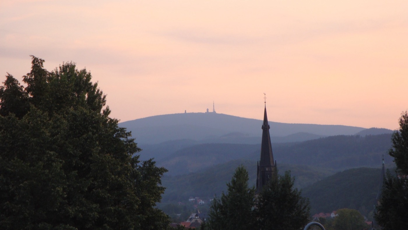 Sonnenaufgang über dem Harz, aufgenommen vom Brocken – höchster Berg Sachsen-Anhalts
